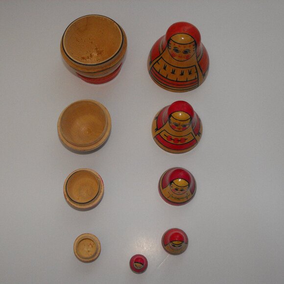 Nesting Dolls - Tallest Doll is 4-1/4"  - Wooden - Hand Painted - Set of 5 - Picture 7 of 7